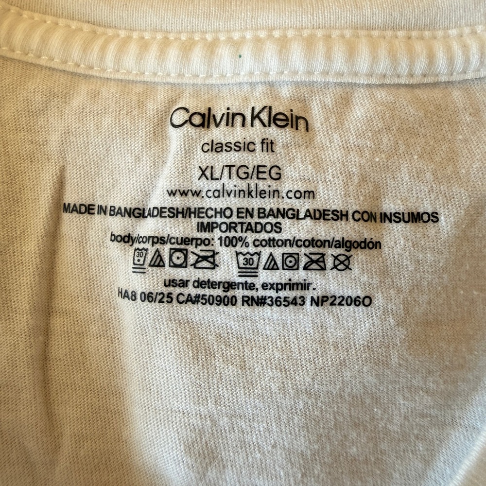 Calvin Klein Men's White V-Neck Classic Fit Short Sleeve T-Shirt Size XL - Picture 3 of 4